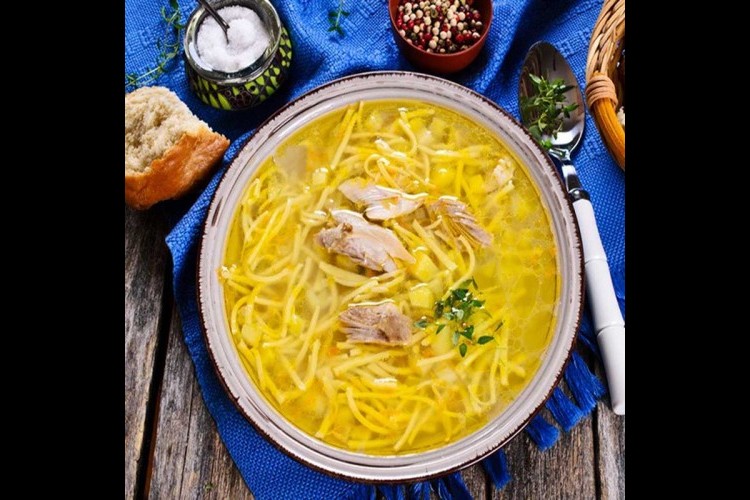 شوربة الدجاج مع الشعيريّة للرجيم