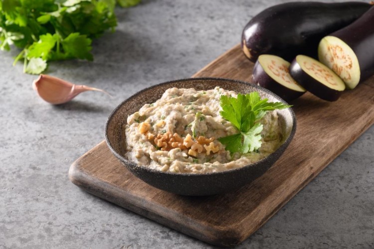 متبل باذنجان بالطحينة والحامض