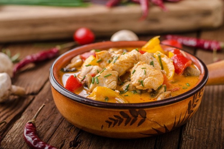 دجاج بالخضار والكاري للرجيم