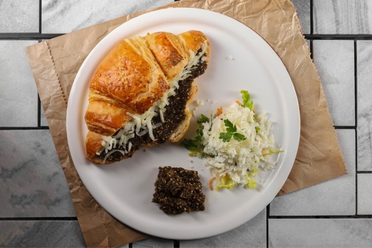 كراوسان زعتر وجبنة