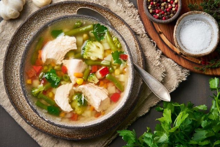 شوربة دجاج بالخضار