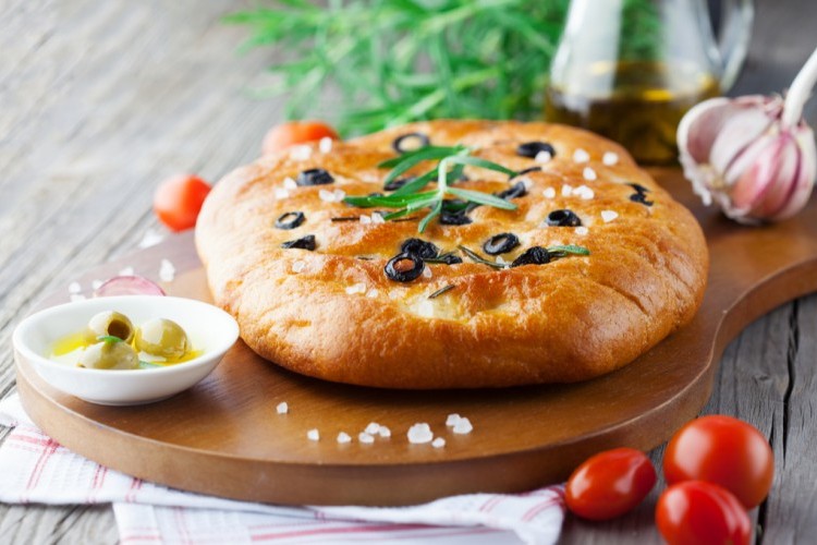 خبز الفوكاشيا بالزيتون