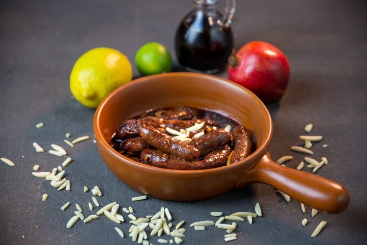 سجق محمر مع دبس الرمان