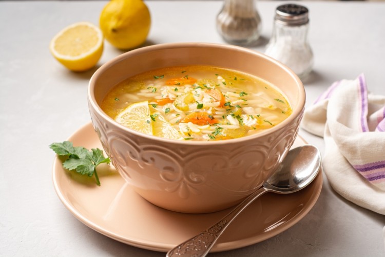 شوربة لسان العصفور بالجزر