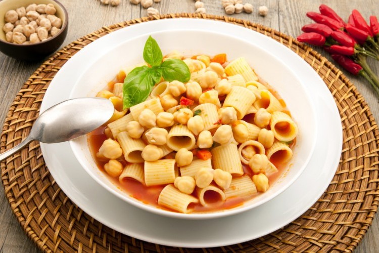 شوربة الحمص مع المكرونة