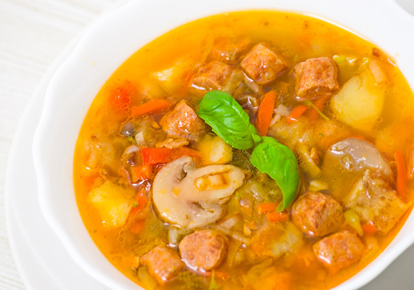 شوربة الفطر مع النقانق
