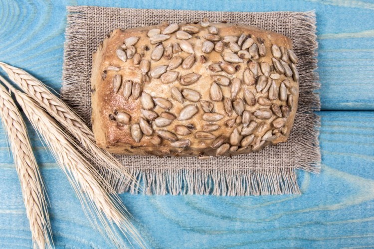 خبز بذور عباد الشمس